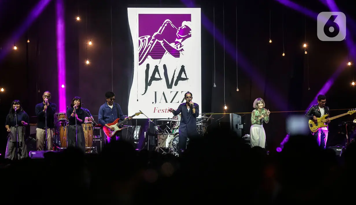 <p>Maliq &amp; D'essential saat pentas di Perhelatan Jakarta Internasional BNI Java Jazz Festival (BNIJJF2022), di JiExpo Kemayoran, Jakarta Pusat, Jumat (27/5/2022). (Liputan6.com/Johan Tallo)</p>