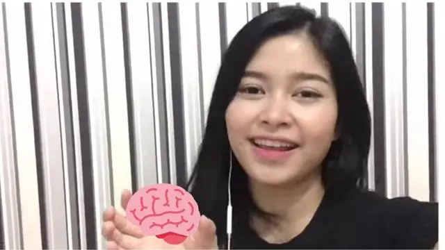 Minta Foto Amel JKT48 Diedit Pegang Sesuatu, 6 Kreasi Netizen Ini Kocak