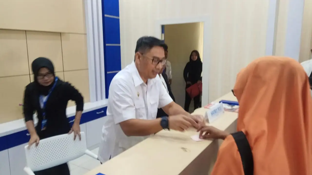 Bupati Bonebol Hamim Pou