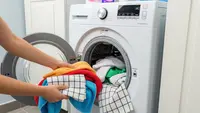 Bolehkah Mencuci Handuk Mandi dan Lap Dapur Bersamaan? Ini Penjelasan dan Risikonya