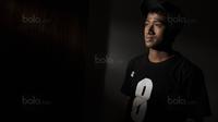 Gelandang Madura United, Bayu Gatra, saat sesi foto bersama Bola.com di Hotel Lor In Sentul, Bogor, Minggu (17/9/2017). Bayu merupakan gelandang yang pernah memperkuat Timnas Indonesia. (Bola.com/Vitalis Yogi Trisna)