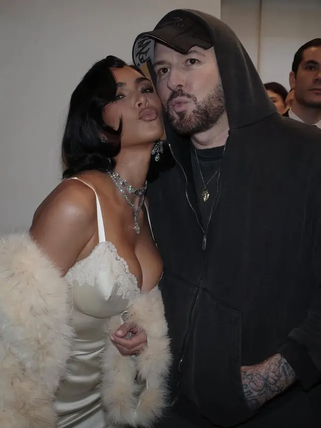 Gaya Rambut  Kim Kardashian Trending di TikTok. [@kimkardashian]