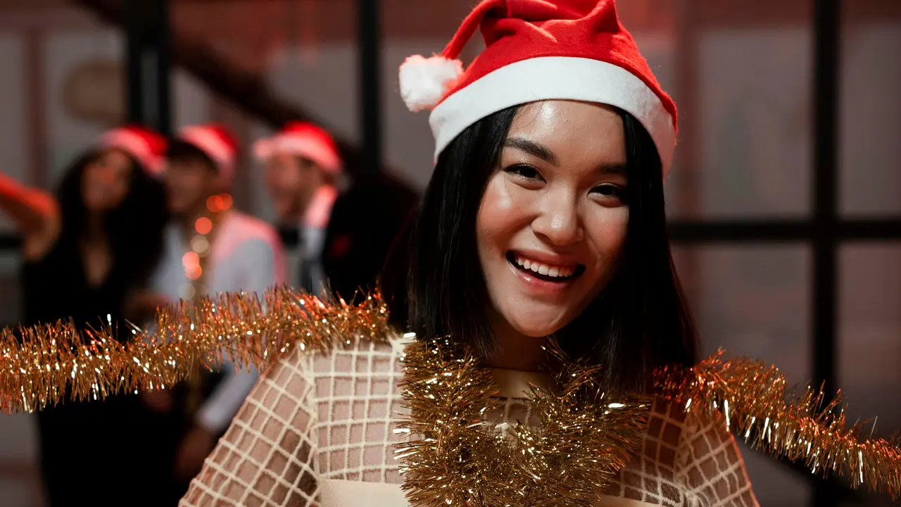 Siap Bersinar di Perayaan Festive? Yuk, Intip Tips ini Supaya Kamu Bisa Tampil Maksimal! (Foto: Freepik/freepik)