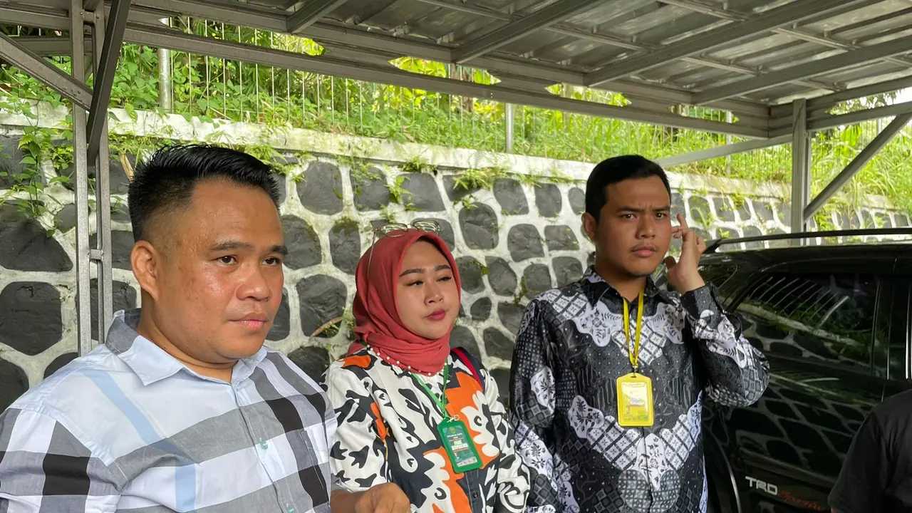 Shelvie Hana Wijaya Istri Daus Mini