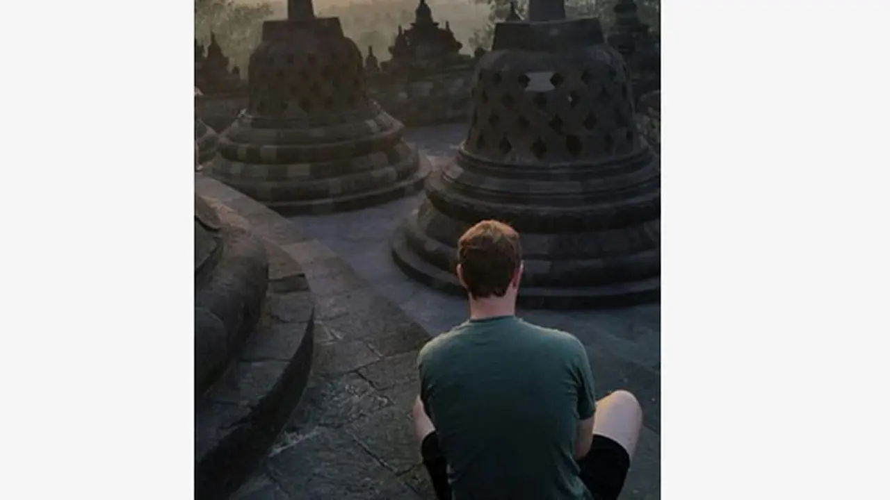 Mark Zuckerberg Nongkrong di Candi Borobudur