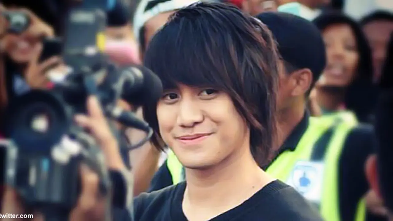 kevin-aprilio-senyum-130605c.jpg