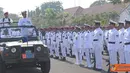 Citizen6, Surabaya: Dankobangdikal berserta prajurit Kobangdikal memperingati Hari Ulang Tahun TNI AL ke-67 di lapangan Laut Maluku, Kesatrian Bumimoro Kobangdikal, Senin (10/9). (Pengirim: Penkobangdikal).
