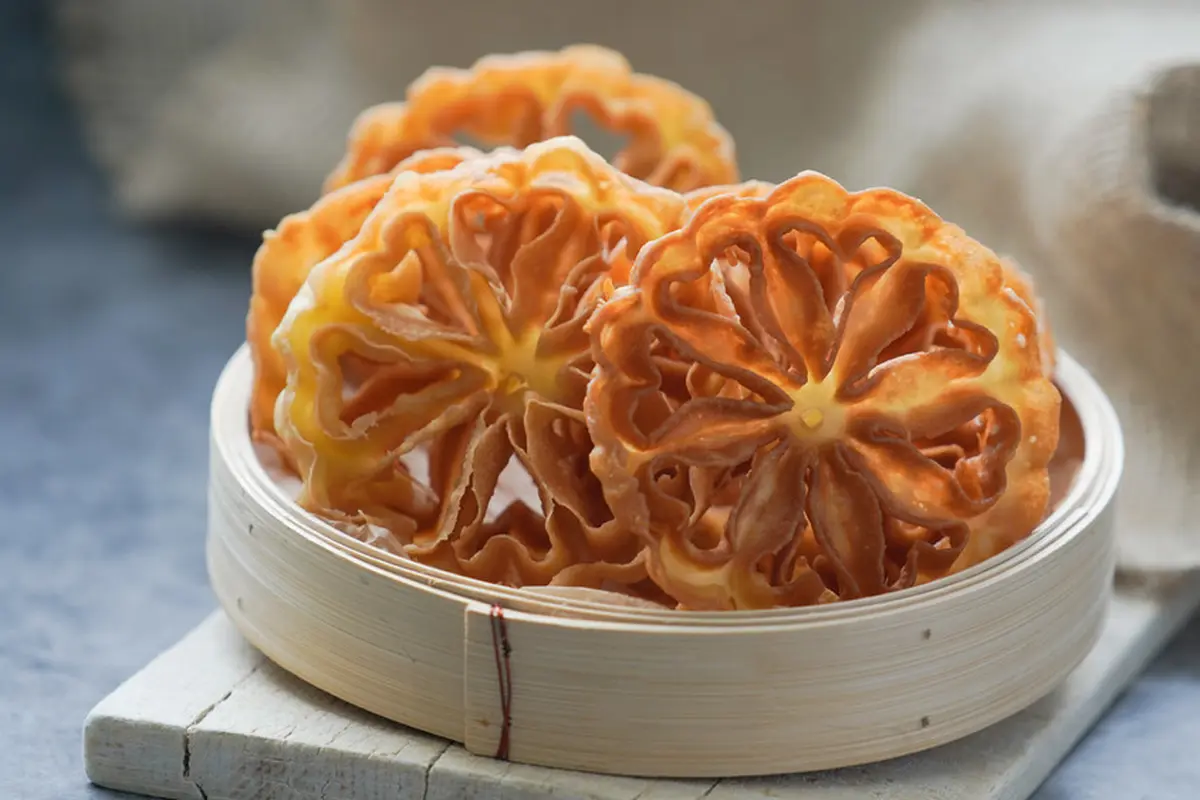 kue kembang goyang