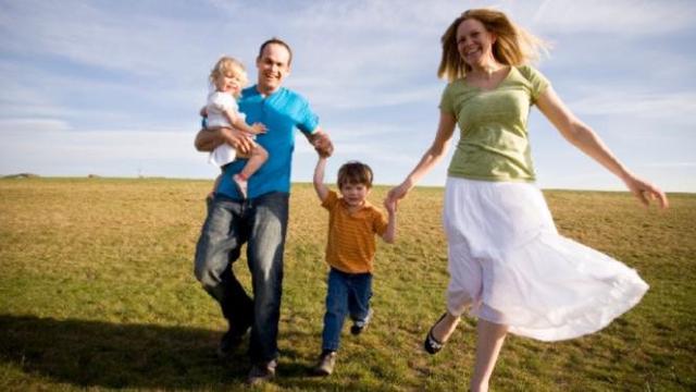 Ajak anak berkegiatan ini daripada bermain gawai.