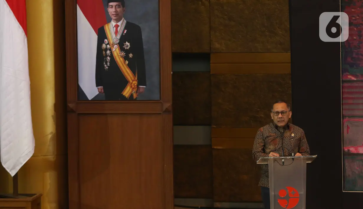 Kepala BRIN Laksana Tri Handoko memberikan sambutan saat Habibie Prize 2022 di gedung BJ Habibie, Jakarta, Kamis (10/11/2022). Badan Riset dan Inovasi Nasional (BRIN) menganugerahan Habibie Prize 2022 kepada empat orang yang dinilai memiliki pengaruh dalam perkembangan Ilmu Pengetahuan dan Teknologi (IPTEK) di Tanah Air. (Liputan6.com/Herman Zakharia)