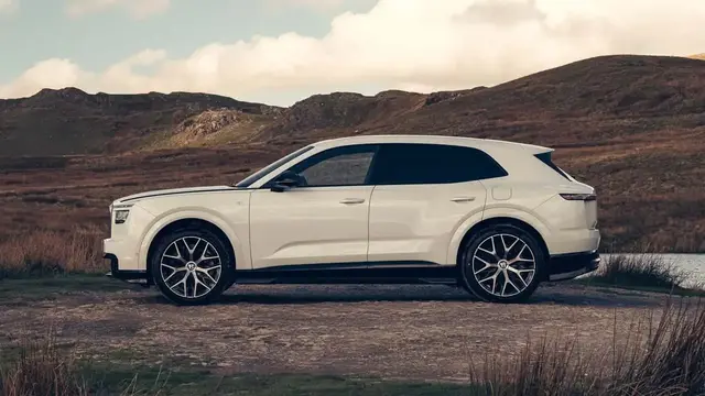 Siluet Aerodinamis Bentley Torcal First Edition Berbalut Warna Putih Elegan
