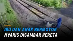 Mereka berhasil selamat, sementara motor ringsek dan terpental dihajar badan kereta.