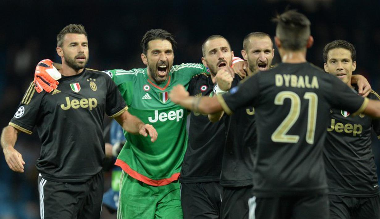 Pemain Juventus merayakan kemenangan 2-1 atas Manchester City di laga Grup D Liga Champions di Stadion Etihad, Manchester, Inggris, Rabu (16/9/2015) dini hari WIB. (AFP Photo/Oli Scarff) 