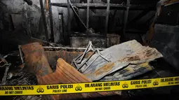 Seluruh bangunan restoran Bakmi Gondangdia di Jalan RP Soeroso, Gondangdia, Jakarta Pusat, terlihat hangus terbakar pada Kamis malam (4/12/2014). (Liputan6.com/Helmi Fithriansyah)