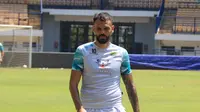 Gelandang Persib Bandung asal Spanyol, Tyronne Del Pino Ramos. (Bola.com/Erwin Snaz)