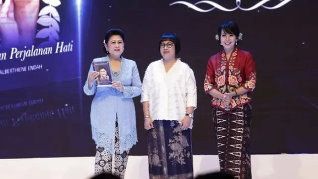 Buku setebal 539 halaman ini berisi pengalamannya selama 10 tahun. (KapanLagi.com/Agus Apriyanto)