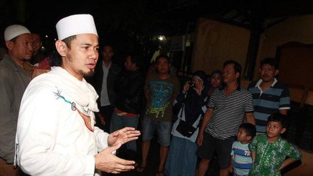 8800 Hantu Vs Ustad HD Terbaik