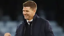 Pelatih Aston Villa, Steven Gerrard, tampak bahagia usai mengantarkan Aston Villa meraih poin penuh. (AFP/Geoff Caddick)