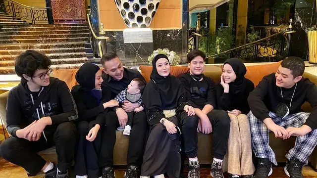 Fadlan dan keluarga. (Foto: Instagram @fadlanmuhammad)