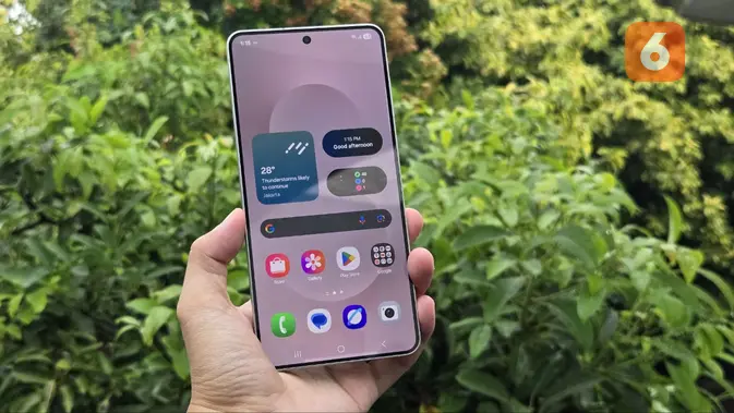 <p>Galaxy S25 Edge mengusung layar seluas 6,7 inci dengan perlindungan dari Gorilla Glass Ceramic 2, yang pertama digunakan di sebuah smartphone.  (Liputan6.com/ Agustin Setyo Wardani). </p>
