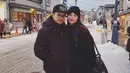 Pasangan yang menikah pada 14 Oktober 2017 lalu ini memutuskan untuk mengisi liburan akhir tahun dengan berlibur ke Jepang. (Foto: instagram.com/derbyromero)
