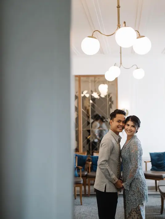 Motif Kawung yang sama muncul di bordir kemeja Anthony Sinisuka Ginting. [Foto: Instagram/fadlan_indonesia]