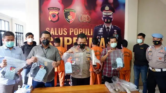 Kapolres Tasikmalaya AKBP Rimsyahtono, mengatakan para pelaku memiliki peran berbeda. P melakukan pemukulan dan pengeroyokan bergantian menggunakan balok kayu ke bagian kepala belakang, dada dan perut korban.