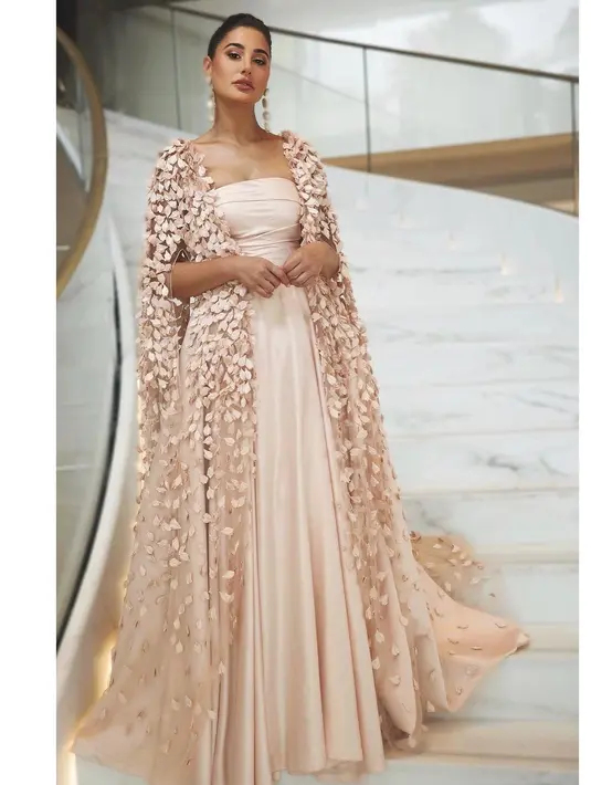 Nargis Fakhri tampak memesona dalam balutan gaun koleksi Gemy Maalouf Spring/Summer 22 di Cannes Film Festival (Foto: Instagram @nargisfakhri)