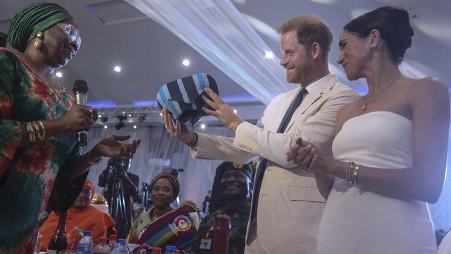 Kunjungi Nigeria Bareng Pangeran Harry, Gaun Meghan Markle Dituding Menghina Kerajaan Inggris