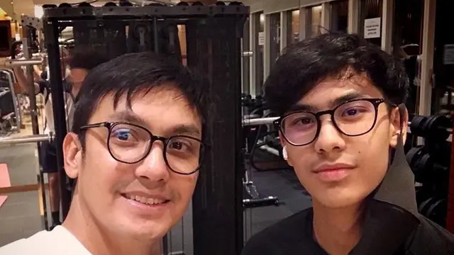 Artis Mirip Anaknya