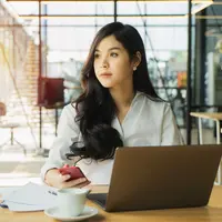 Bekerja di ibu kota./Copyright shutterstock.com/g/Pumtek