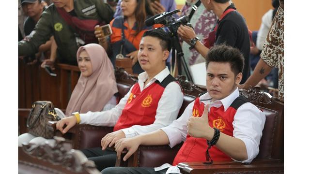 Tak Ditemani Barbie Kumalasari, Ini 5 Potret Terbaru Galih Ginanjar saat Hadiri Sidang