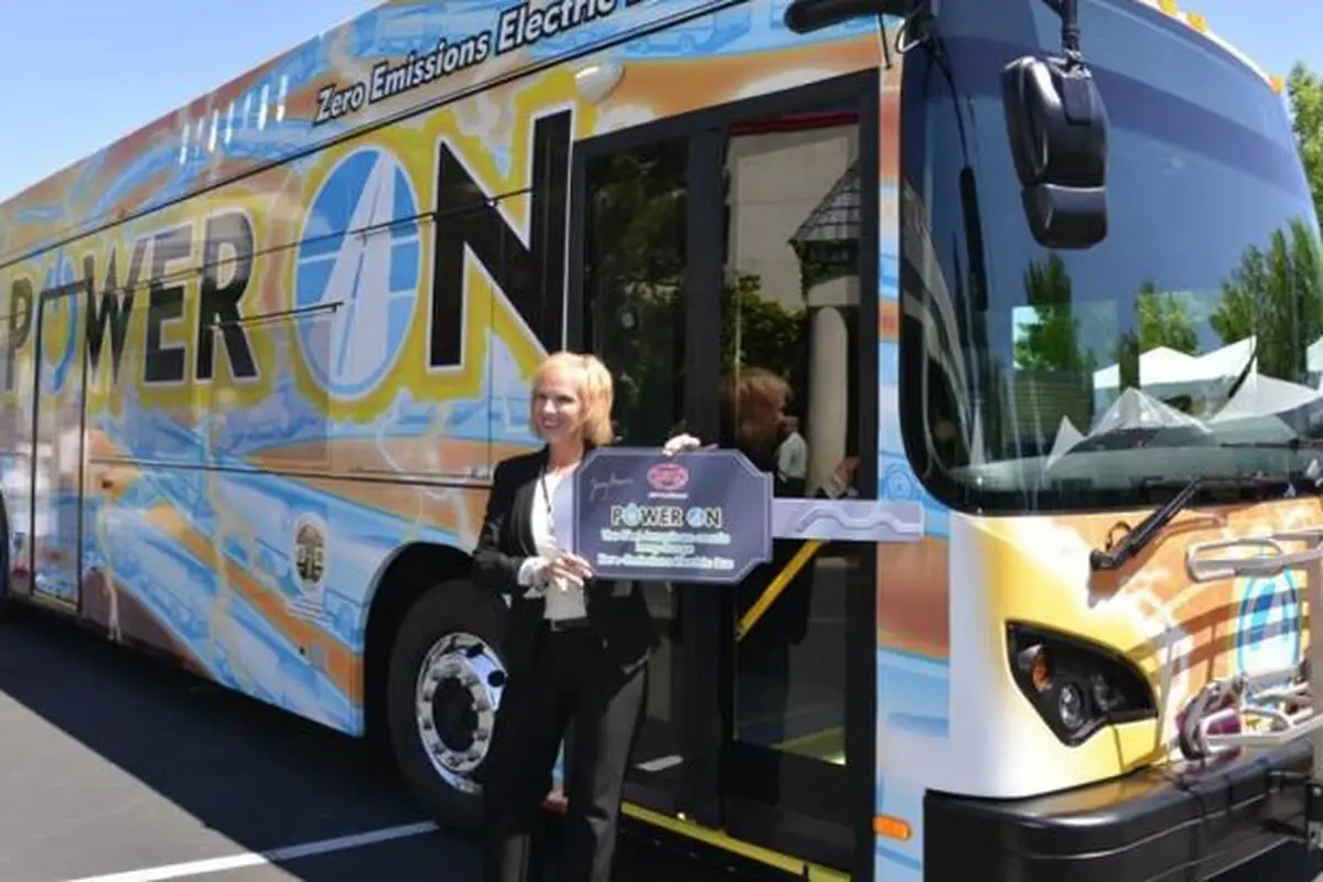 Pemerintah California Garap Bus Bertenaga Listrik Pertama