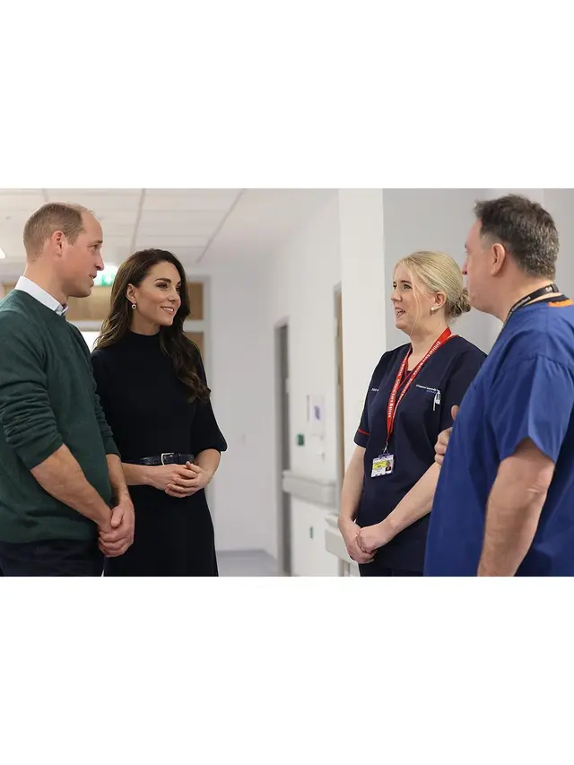 Kate Middleton dan Pangeran William Tetap Santai dengan Outfit Bernuansa Hijau Setelah Memoar Pangeran Harry Terbit