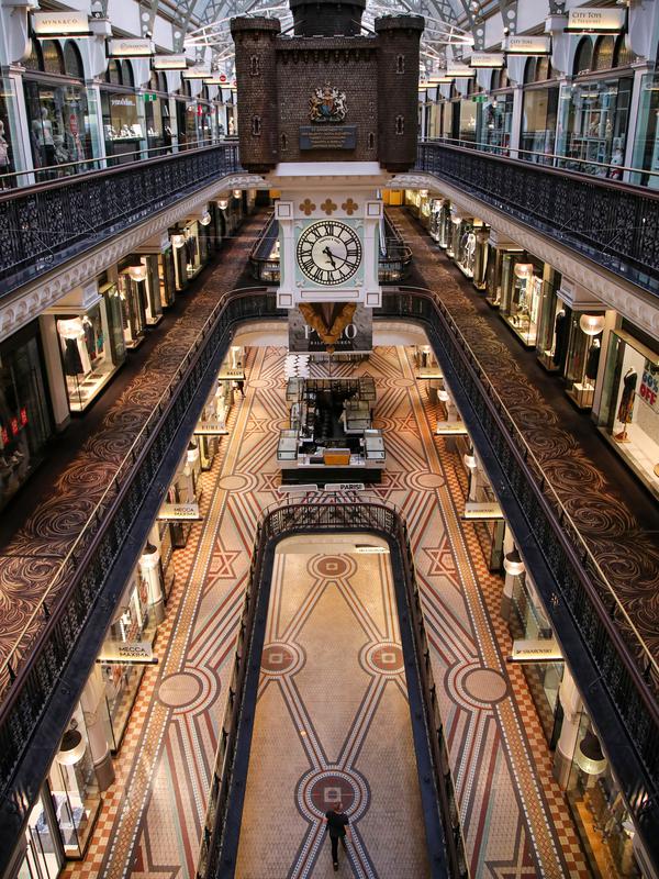 Queen Victoria Building yang kosong di Sydney, Australia (30/3/2020). Industri pariwisata Australia mengalami kerugian sekitar 5,8 miliar dolar Australia (1 dolar Australia = Rp10.579) dalam tiga bulan pertama 2020 seiring merebaknya pandemi coronavirus. (Xinhua/Bai Xuefei)