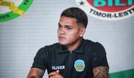 Pemain PSIS Semarang dan Timnas Timor Leste Gali Freitas saat sesi konferensi pers jelang pertandingan menghadapi Timnas Mongolia di Bali United Cafe, Rabu (4/9/2024). (Bola.com/Alit Binawan)