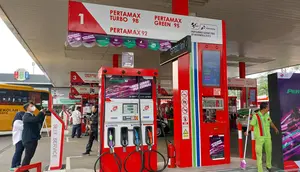 Pertamax Green 95 sudah terpampang di SPBU Pertamina Jalan MT Haryono, Jakarta. Ini merupakan produk BBM campur bioetanol dengan tingkat RON 95. Foto: Liputan6.com/ Arief R