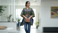 9 Model Atasan Batik Wanita Cocok untuk Acara Formal dan Informal, Elegan Tanpa Ribet