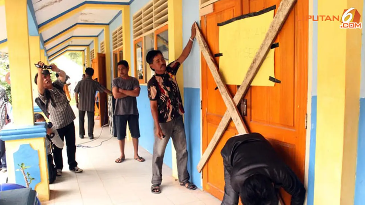 segel-sekolah-140221c.jpg