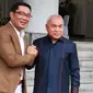 Gubernur Jawa Barat Ridwan Kamil (kiri) bersama Gubernur Kalimantan Timur Isran Noor di Rumah Dinas Gubernur Jawa Barat, Kota Bandung, Jawa Barat, Sabtu (24/12/2022). (Foto: Antara)
