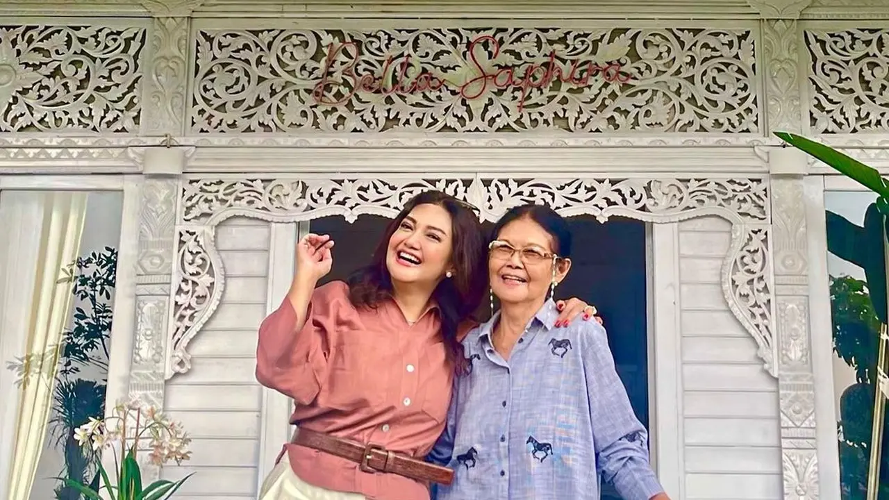 Bella Saphira dan Ibunya