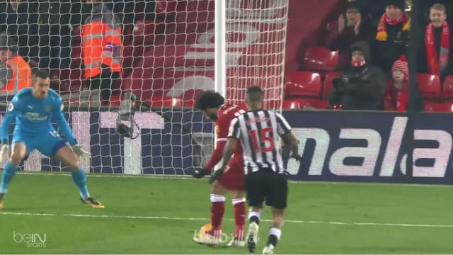 Berita video Mohamed Salah kembali mencetak gol untuk Liverpool dan kali ini korbannya, Newcastle United. This video presented by BallBall.