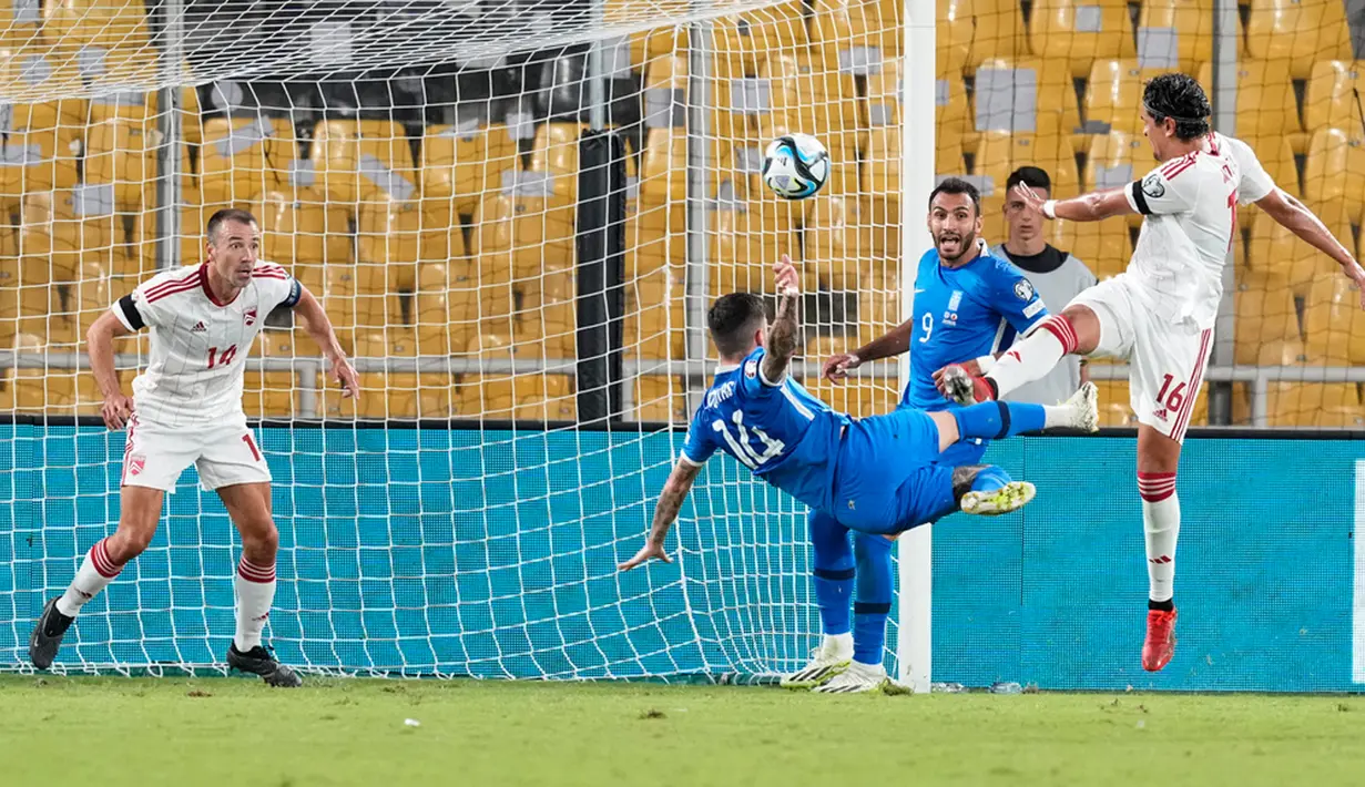 Gol Georgios Masouras pada menit ke-70 mengubah skor menjadi 3-0. Di menit ke-82, Konstantinos Mavropanos mencetak gol keduanya dalam pertandingan itu. (AP Photo/Yorgos Karahalis)