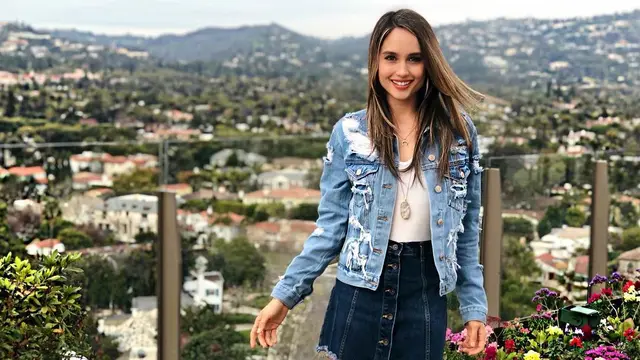 [Fimela] Cinta Laura