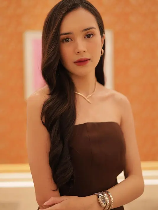 <p>Semakin hari, penampilan Beby Tsabina semakin memikat dan elegan. Terlebih saat dipadukan dengan deretan perhiasan mahal [@bebytsabina]</p>