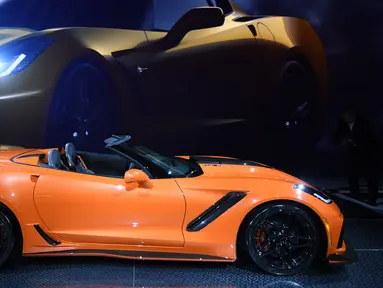 Tampilan luar dari mobil Chevrolet Corvette ZR1 yang dipamerkan di Los Angeles Auto Show 2017, Los Angeles, California (29/11). Chevrolet baru-baru ini resmi meluncurkan Corvette ZR1 2019 terbarunya. (AFP Photo/Mark Ralston)