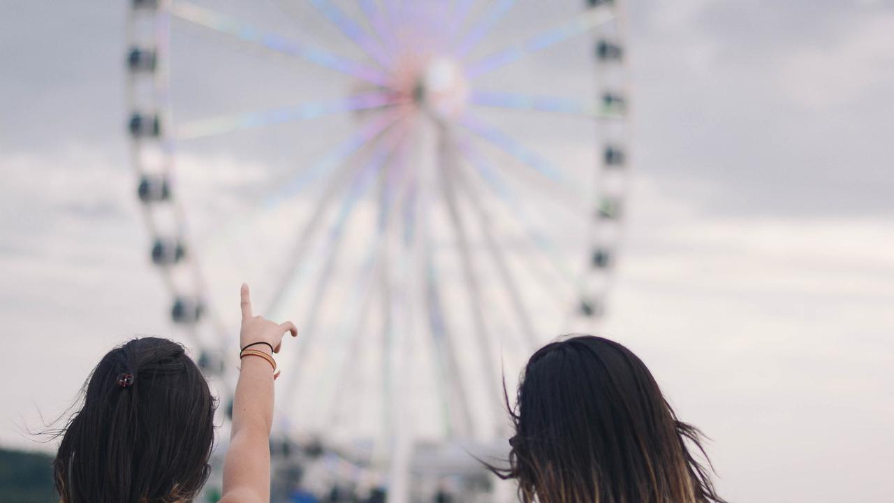 [Fimela] 3 Zodiak Ini Tak Akan Membuatmu Kesepian Lagi