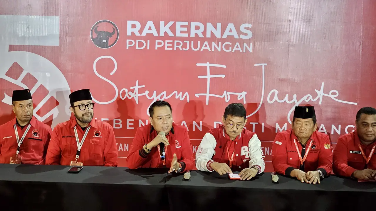 Sejumlah Ketua DPD PDIP memberikan keterangan kepada pers terkait persiapan menghadapi Pilkada 2024 di Arena Rakernas ke-V PDIP, Jakarta.
