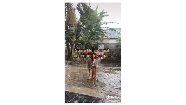 Pria Ini Hentikan Hujan dengan Sapu Lidi, Bawang Merah dan Cabe, Sulit Dipercaya