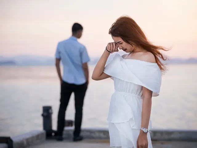 Cinta Bertepuk Sebelah Tangan Yang Menjadi Racun Perlu Dibiarkan Pergi Lifestyle Fimela Com